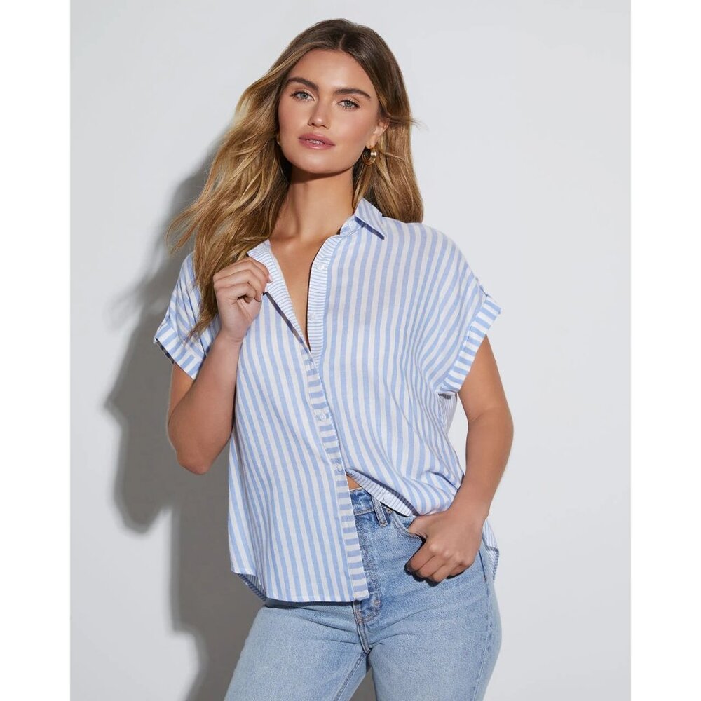VICI Kendall Striped Short Sleeve Women’s Button Down Blouse Top M Blue EUC